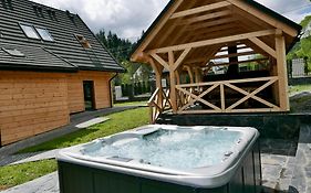 Dzika Dziura z jacuzzi